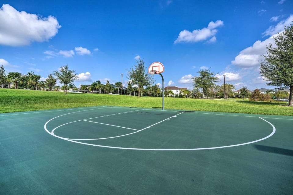 Luxury 6 Bedroom 5 bath pool Home 354 House in Four Corners