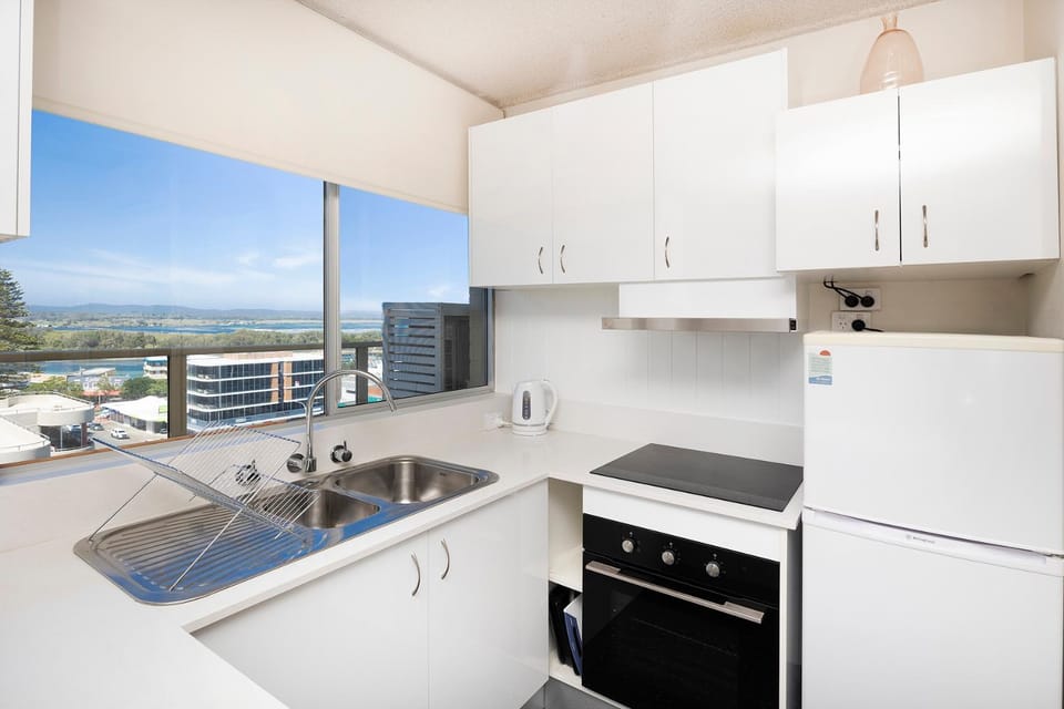 View (from property/room), Kitchen or kitchenette, oven, stove