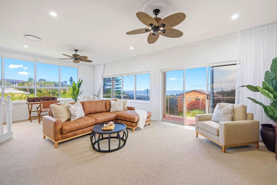 Patio, Day, Living room, Seating area