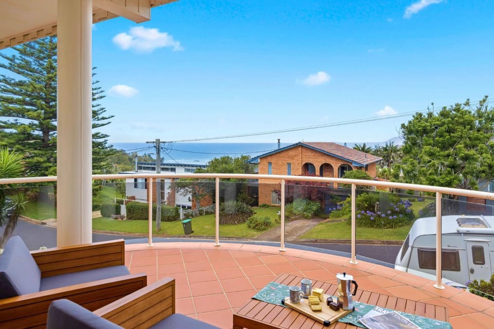 Property building, Patio, Day, Natural landscape, View (from property/room), Balcony/Terrace, Seating area
