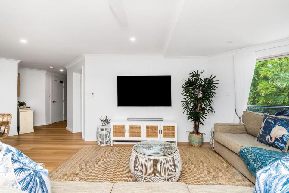 Beach Haven 5 - 84 Lawson Street Apartment in Byron Bay
