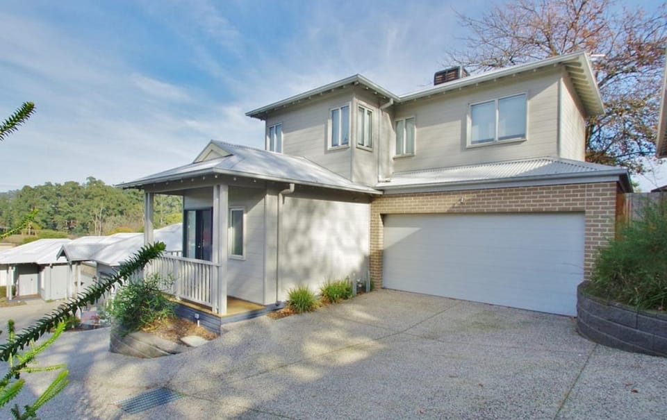 Yarra Valley Retreat - Kids, Wine, Outdoors House in Healesville