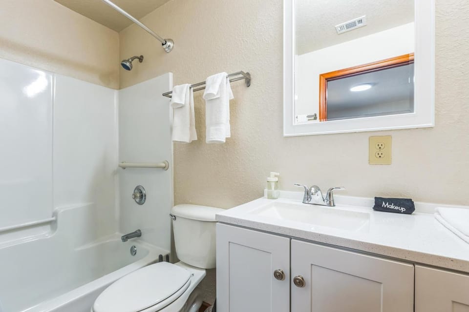 Toilet, Bathroom, Bath