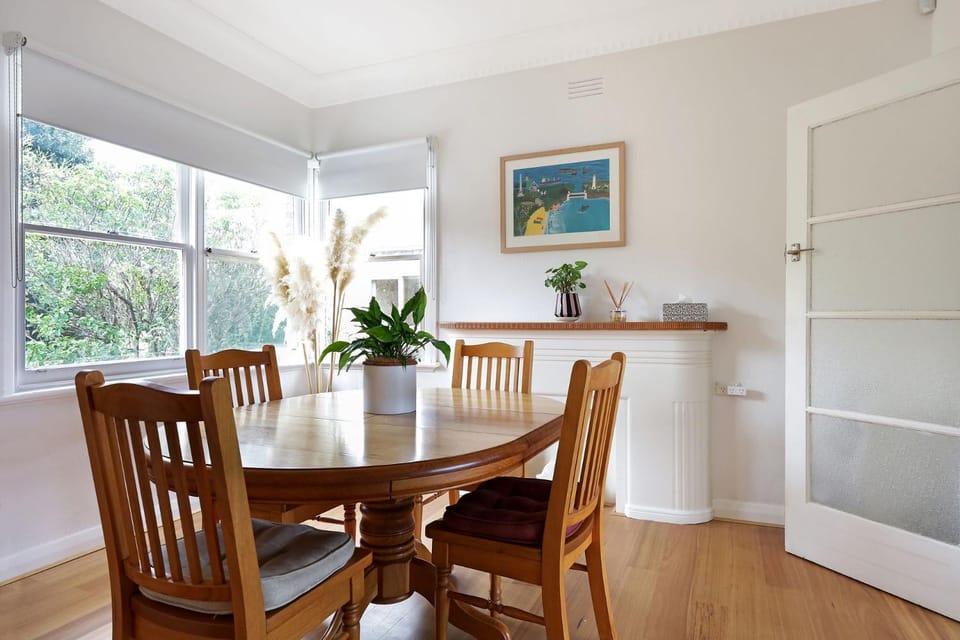 Seating area, Dining area