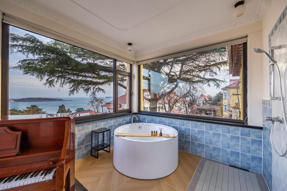 Natural landscape, View (from property/room), Balcony/Terrace, Seating area, Sea view