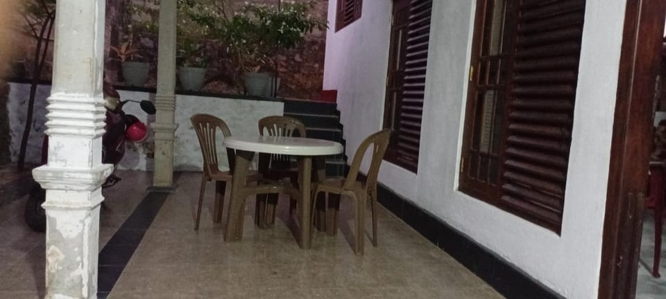 Restaurant/places to eat, Balcony/Terrace, Seating area, Dining area