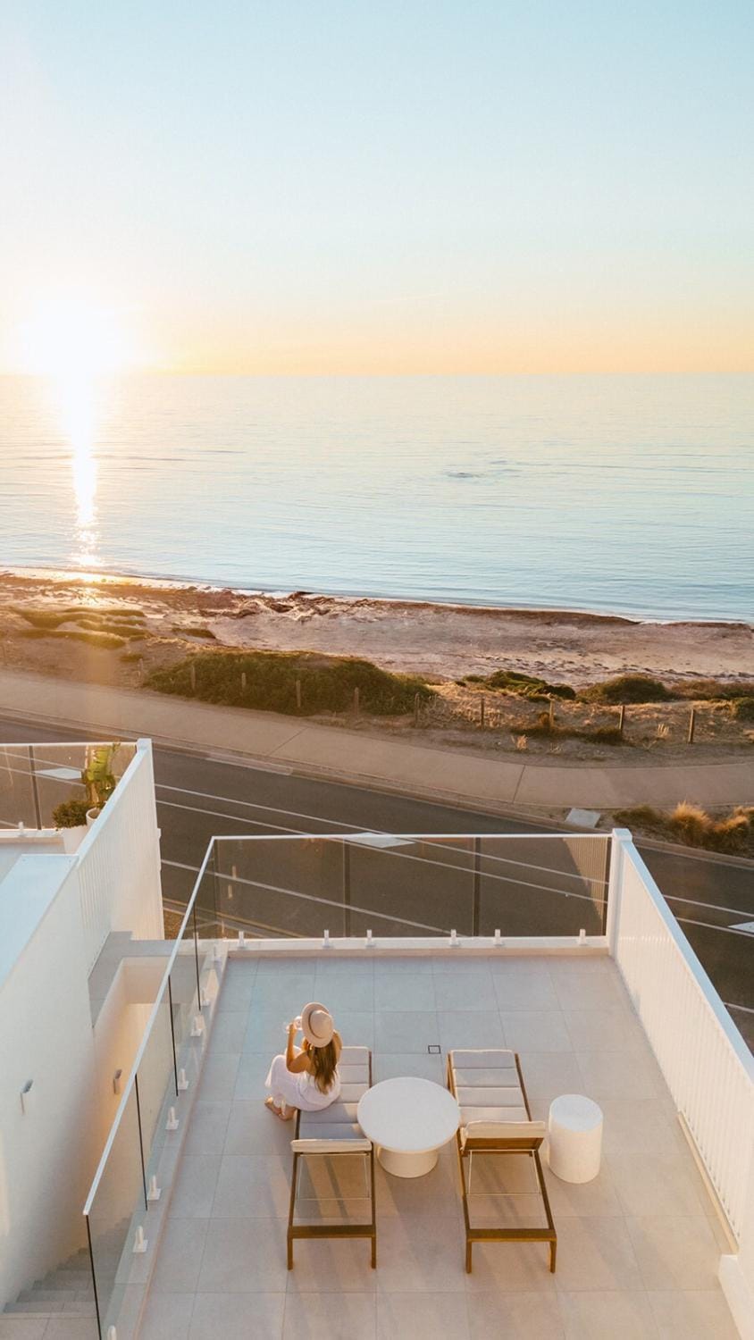 Sunsets Aldinga Beach, 4 king rooms, rooftop, incredible views House in Adelaide