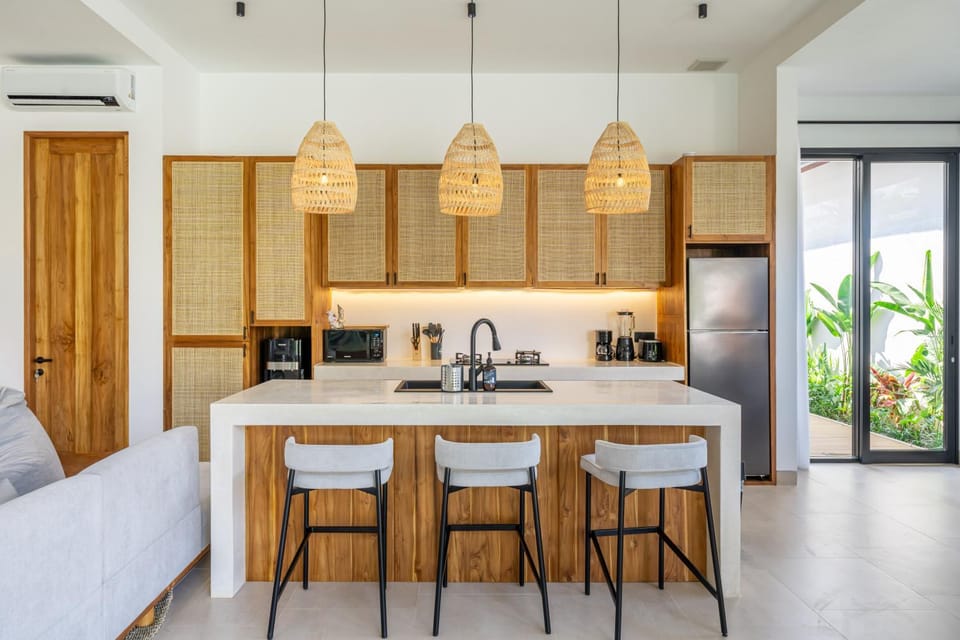 Kitchen or kitchenette, Lounge or bar, Seating area, Dining area, stove