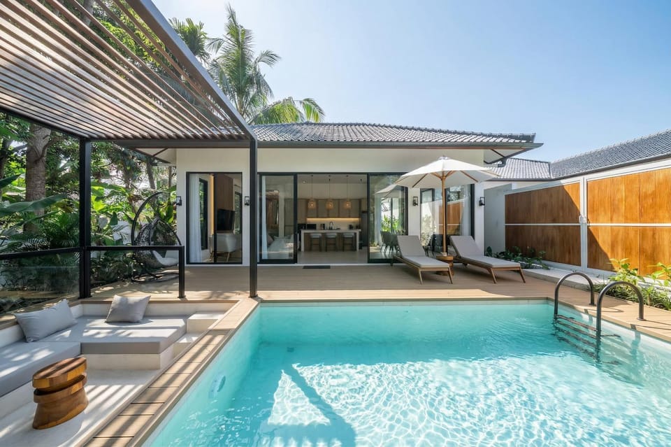 Property building, Patio, Swimming pool, sunbed