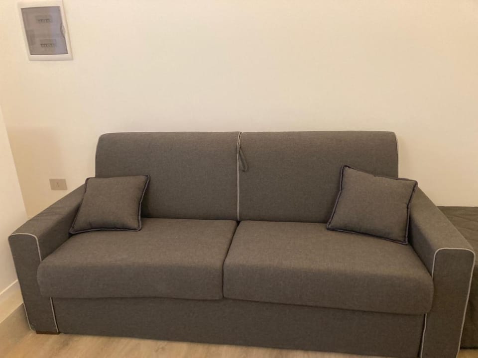 Manzoni bilocale con doppi servizi piano terra Apartment in Rome