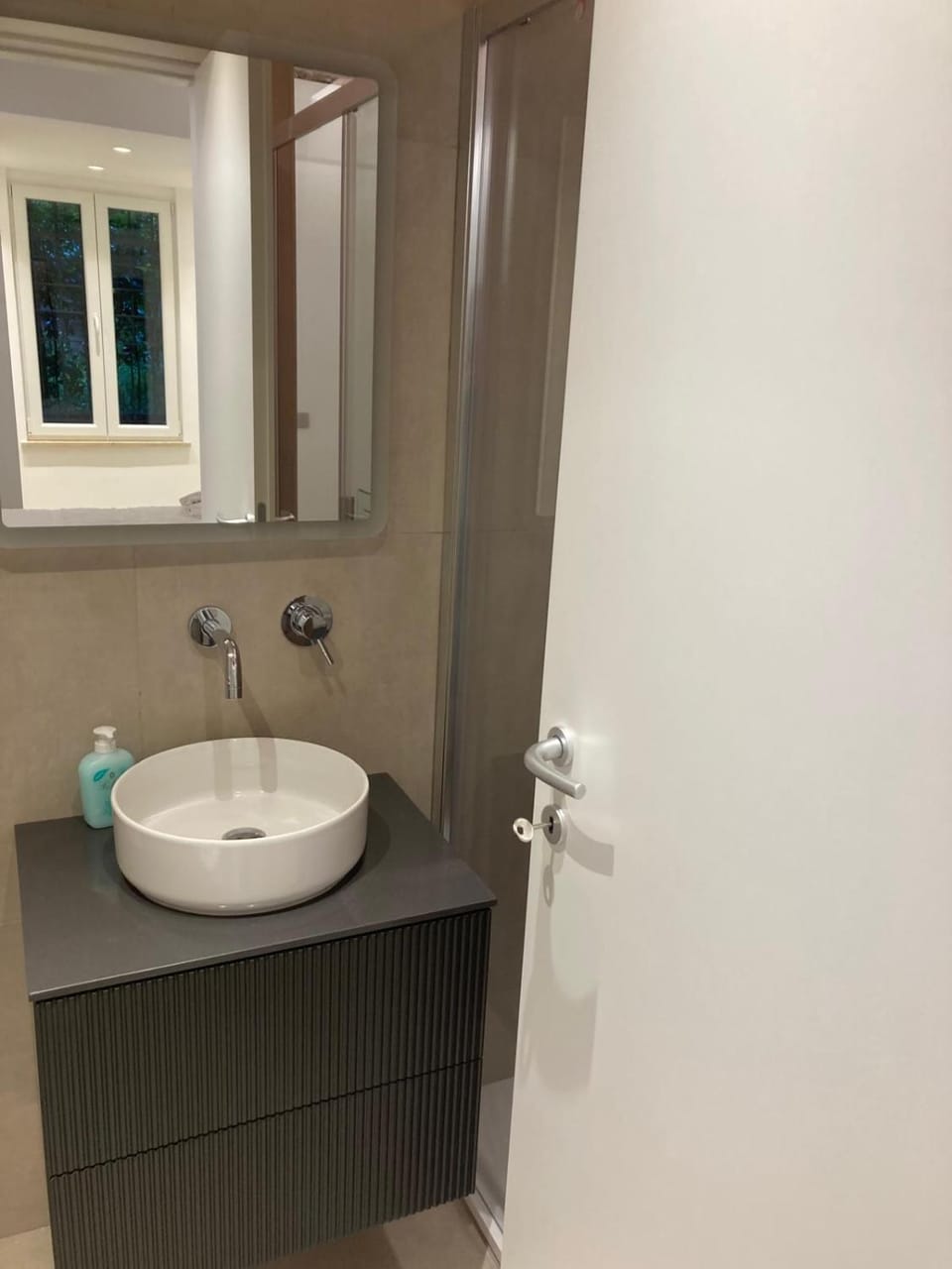 Manzoni bilocale con doppi servizi piano terra Apartment in Rome
