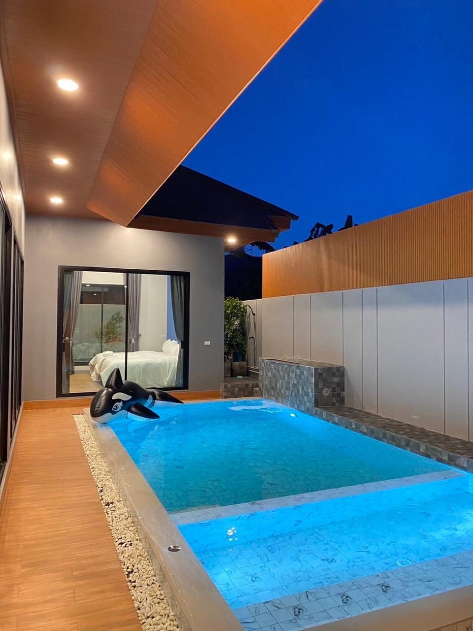 Swimming pool