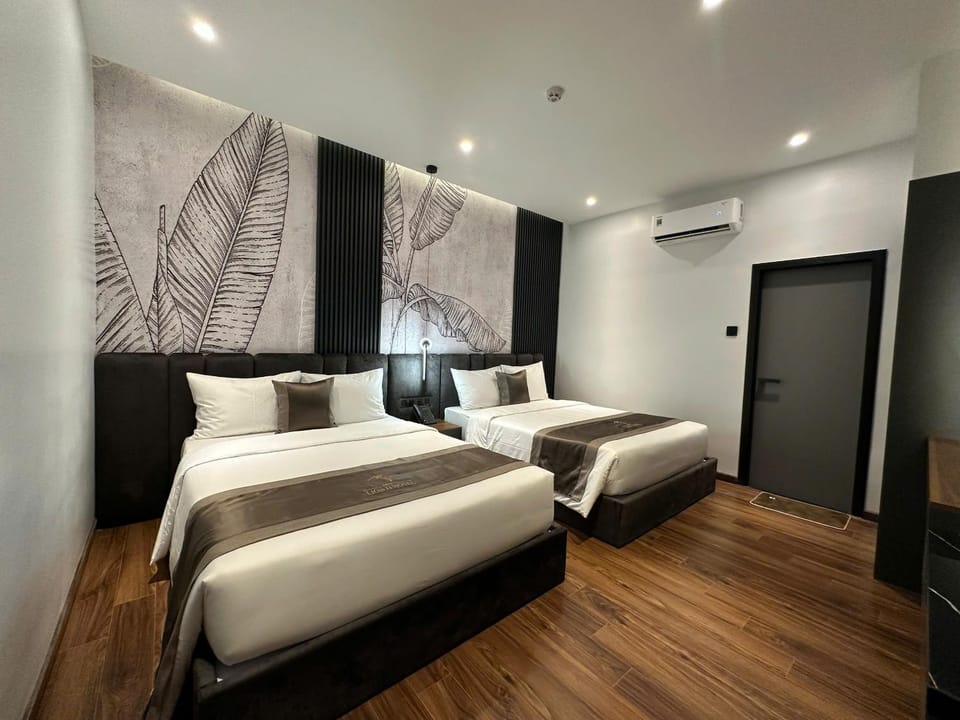 Bed, Photo of the whole room, Bedroom, air conditioner