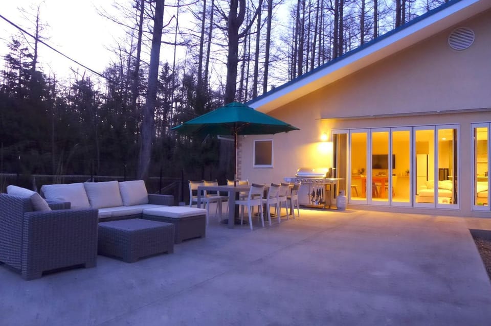 Property building, BBQ facilities, BBQ facilities