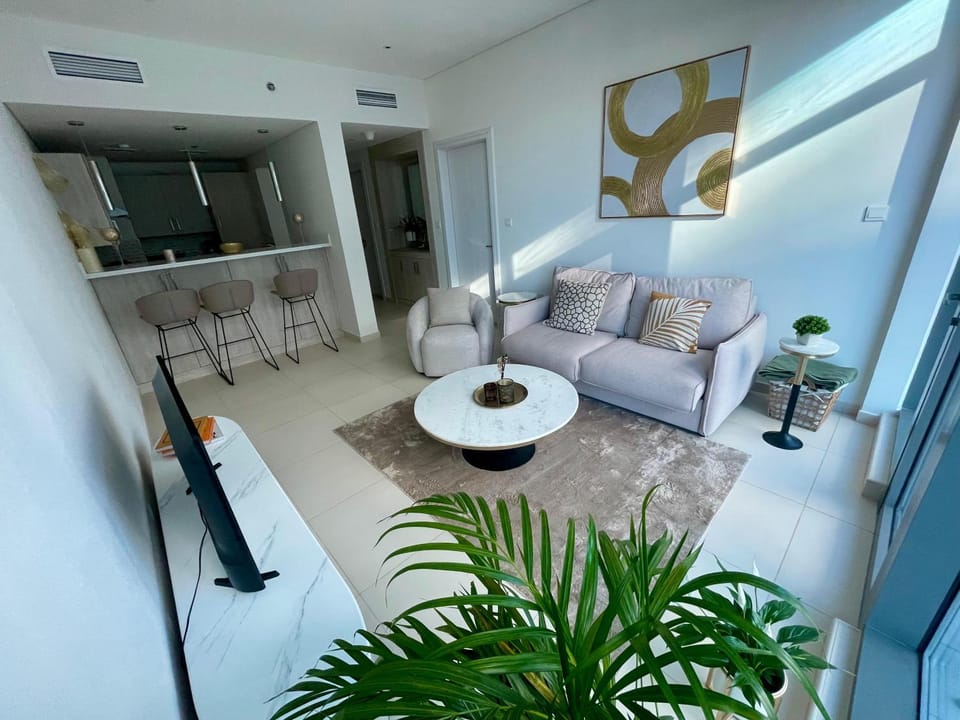 TV and multimedia, Living room, Seating area, Dining area, air conditioner