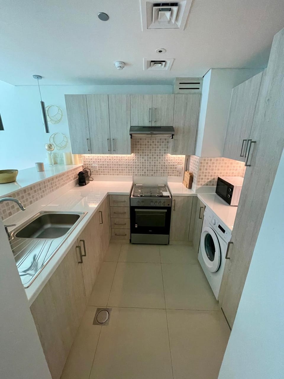 Kitchen or kitchenette, stove, washing machine