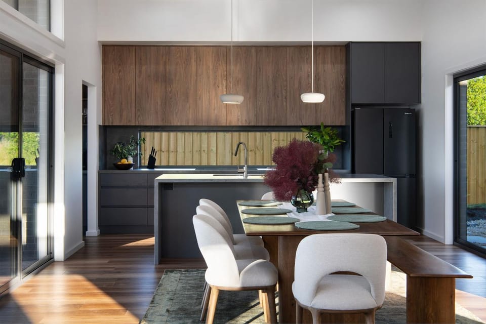 Kitchen or kitchenette, Dining area