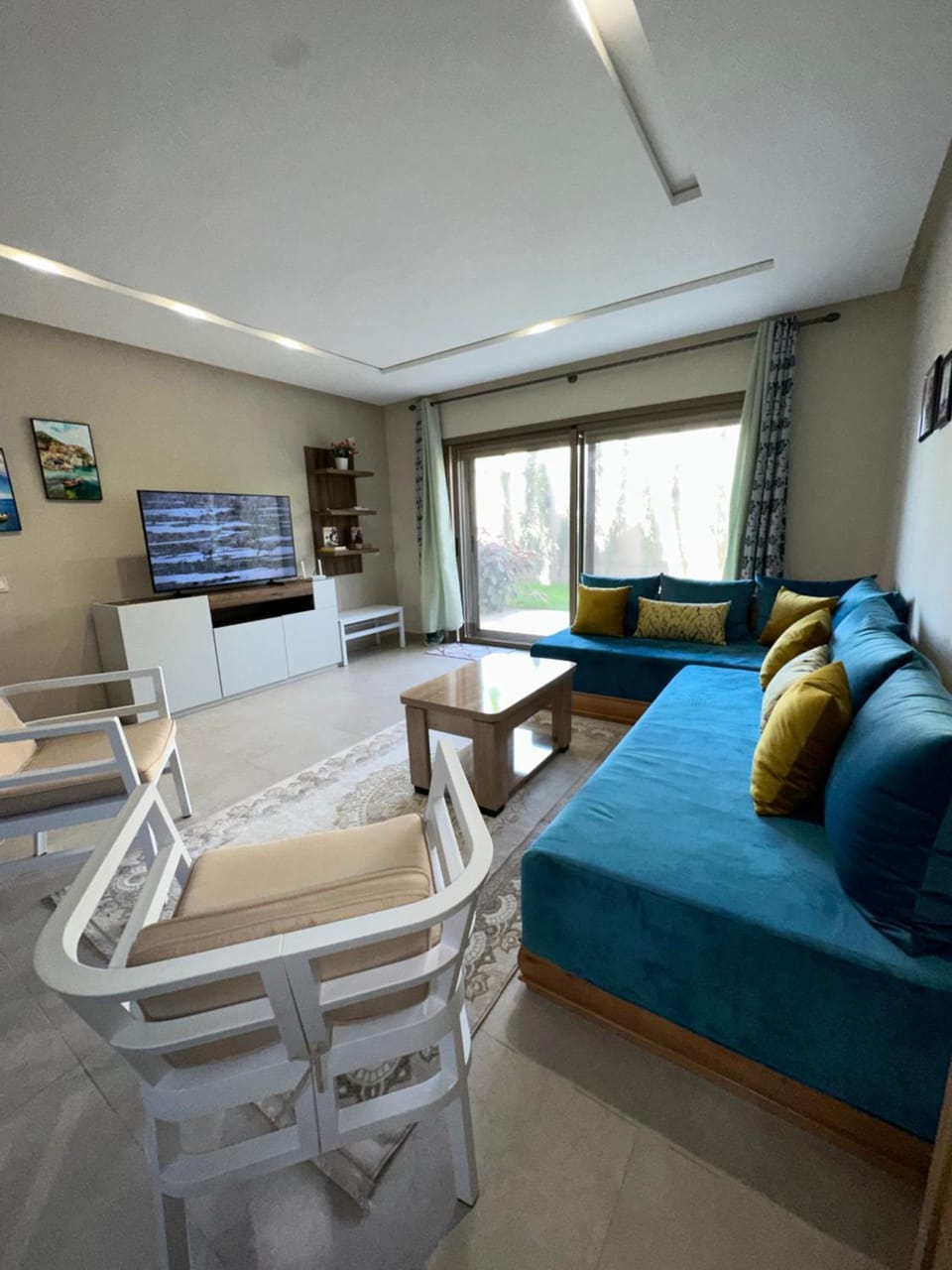 TV and multimedia, Seating area