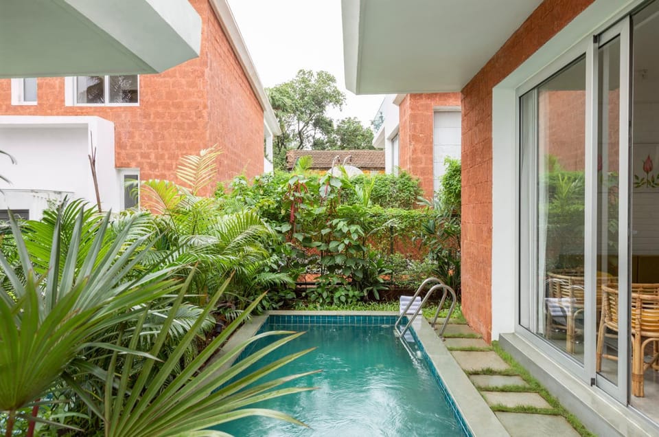 Swimming pool, Swimming pool