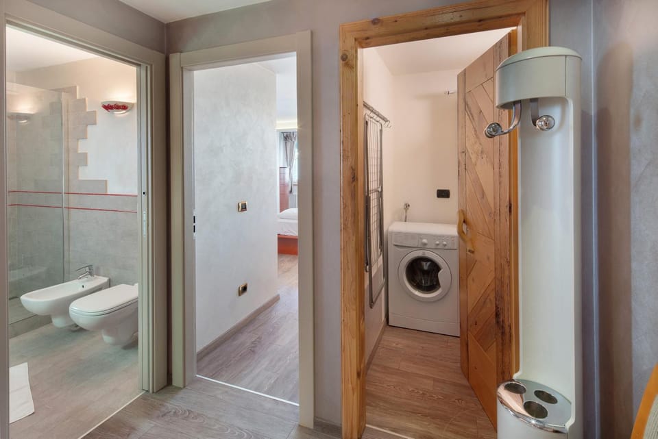 Bathroom, Living room