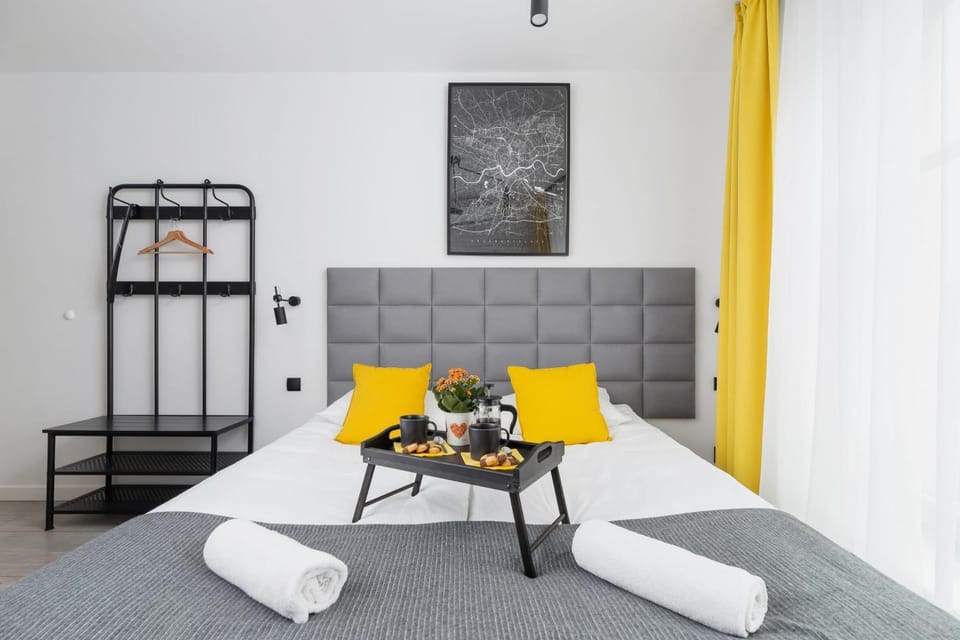 Bed, Living room, Photo of the whole room, Bedroom, towels