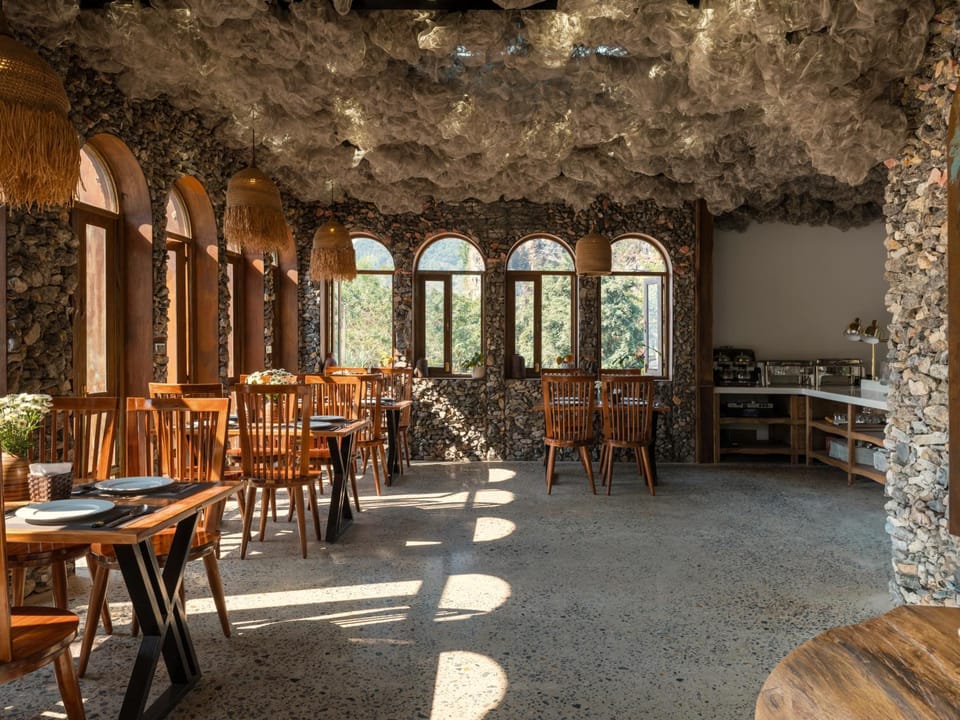 Restaurant/places to eat, Restaurant/places to eat