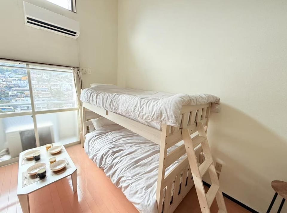 bunk bed, air conditioner
