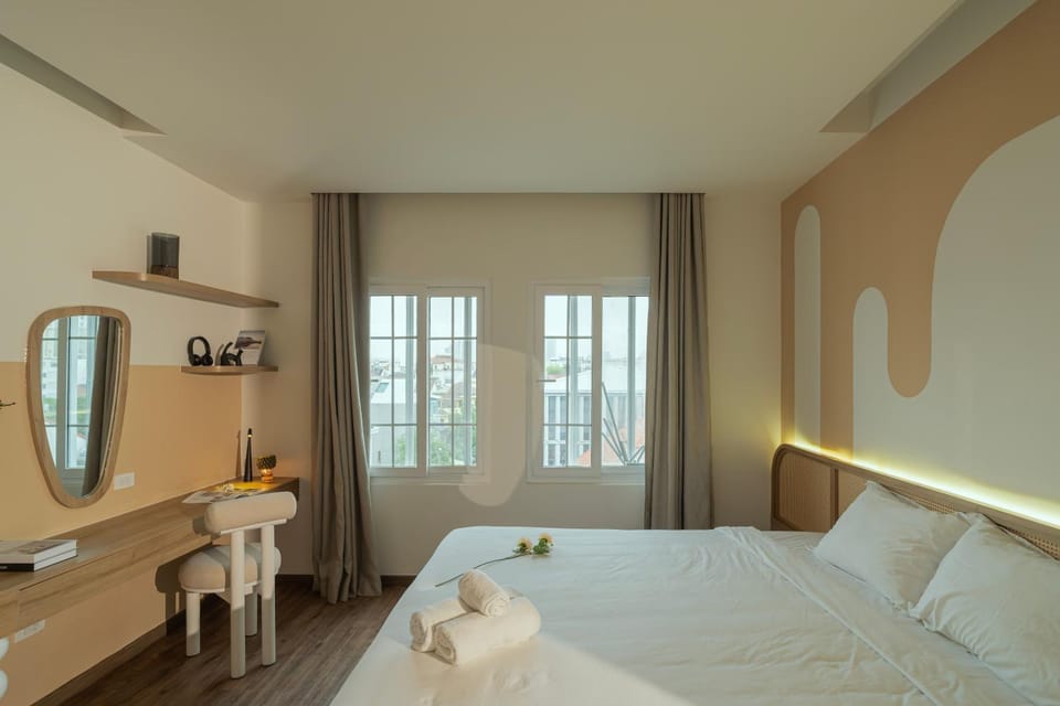 Bed, Photo of the whole room, Bedroom, towels