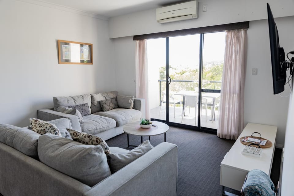 Patio, Living room