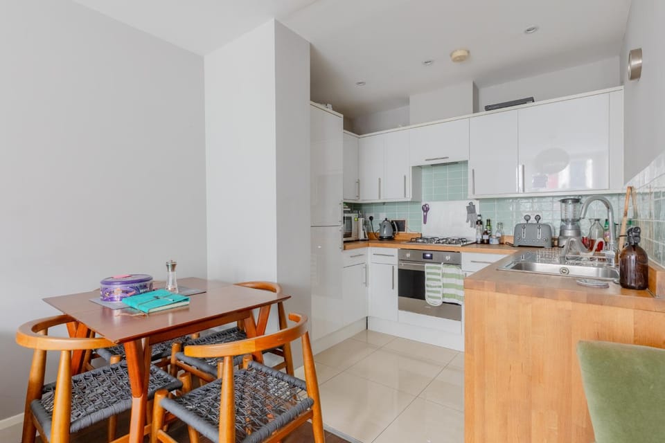 Tranquil 1BD Flat Stoke Newington Apartment in London Borough of Hackney