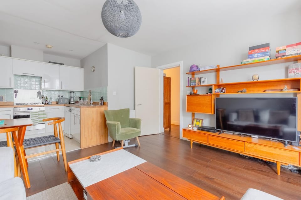 Tranquil 1BD Flat Stoke Newington Apartment in London Borough of Hackney