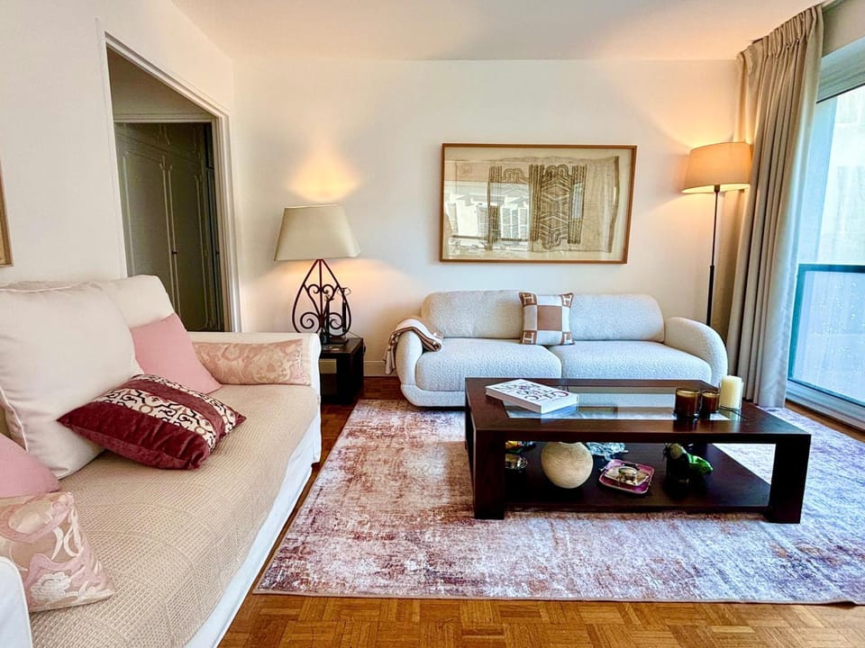 Living room, Seating area