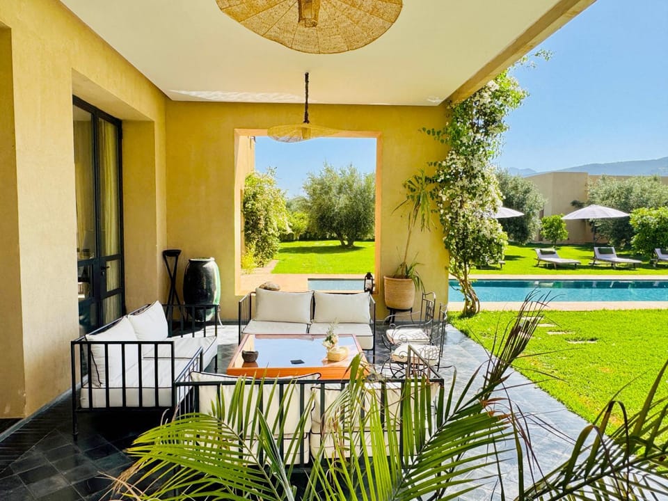 Restaurant/places to eat, Swimming pool