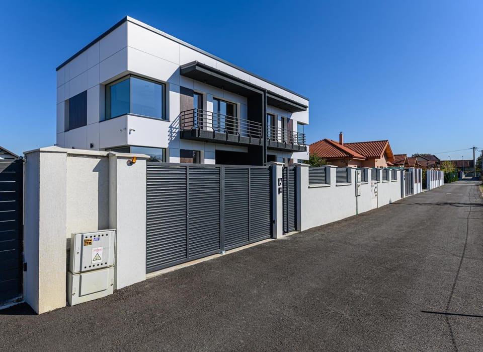 Property building, Day, Neighbourhood, Street view