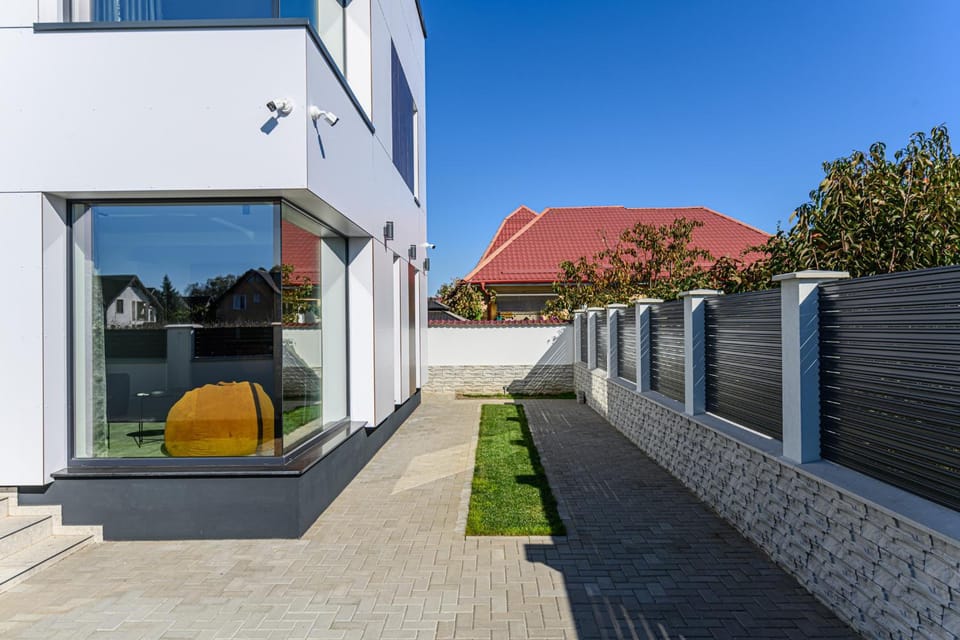Property building, Day, Garden, Garden view