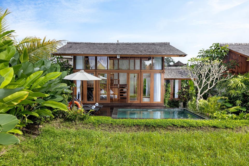 Property building, Garden, Swimming pool