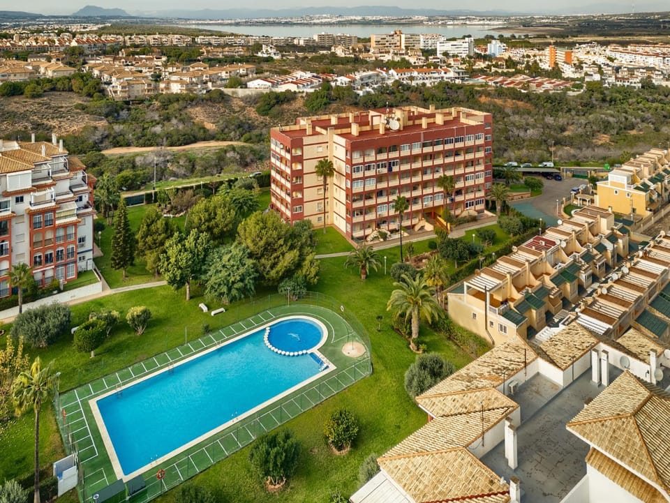 Bird's eye view, Pool view