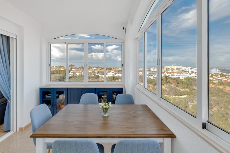 Dining area, City view