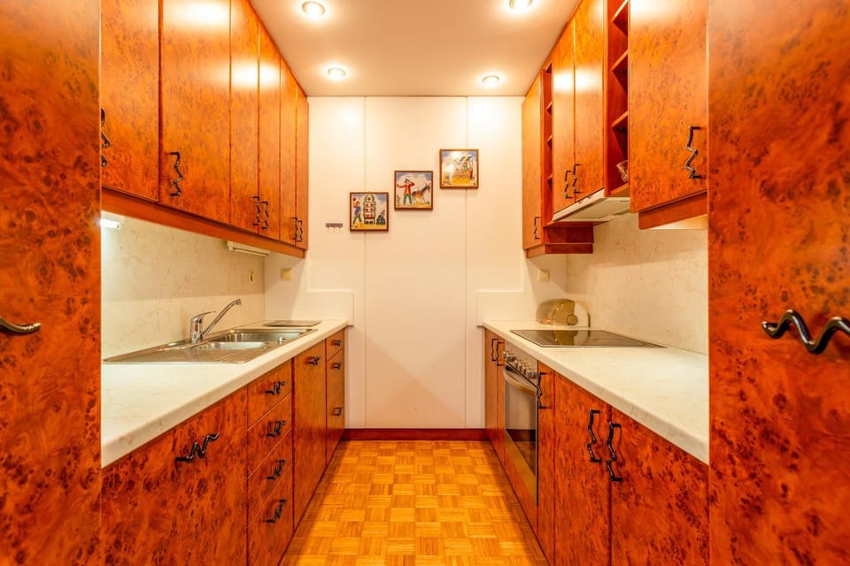 Decorative detail, oven, kitchen