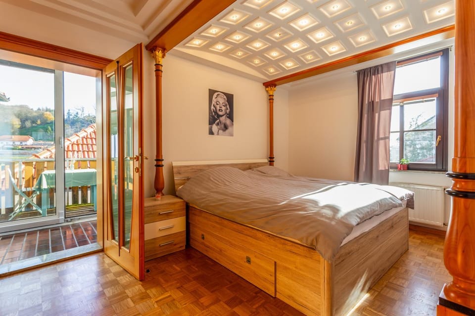 View (from property/room), Photo of the whole room, Bedroom