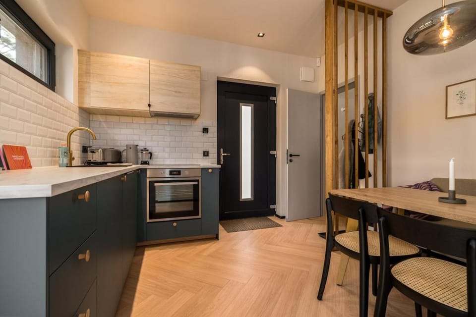 Kitchen or kitchenette, Seating area, Dining area, dishwasher, internet, oven, stove