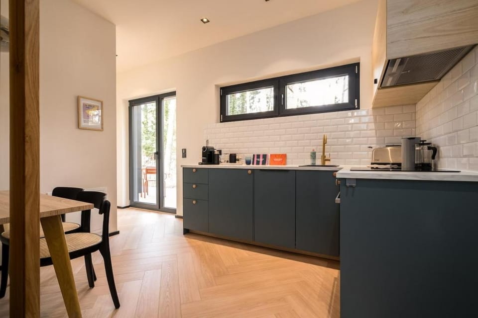 Kitchen or kitchenette, Dining area, oven, stove, toaster