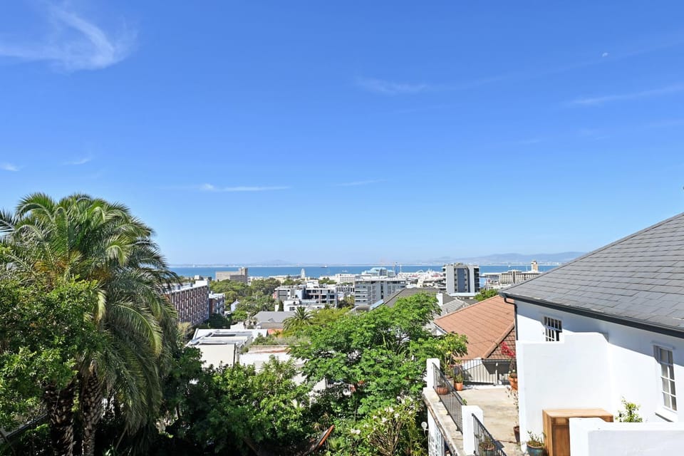 Stylish 2 Bedroom Ensuite Apt with Beautiful Views Apartment in Cape Town