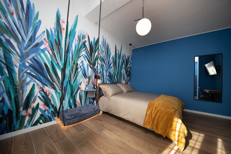 Bed, TV and multimedia, Photo of the whole room, Bedroom