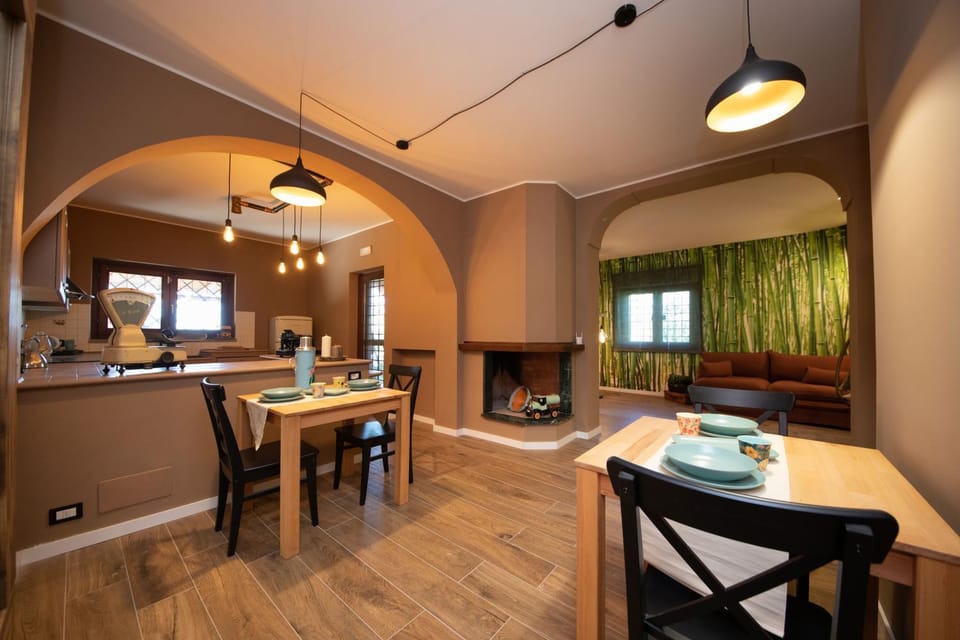 Kitchen or kitchenette, Seating area, Dining area