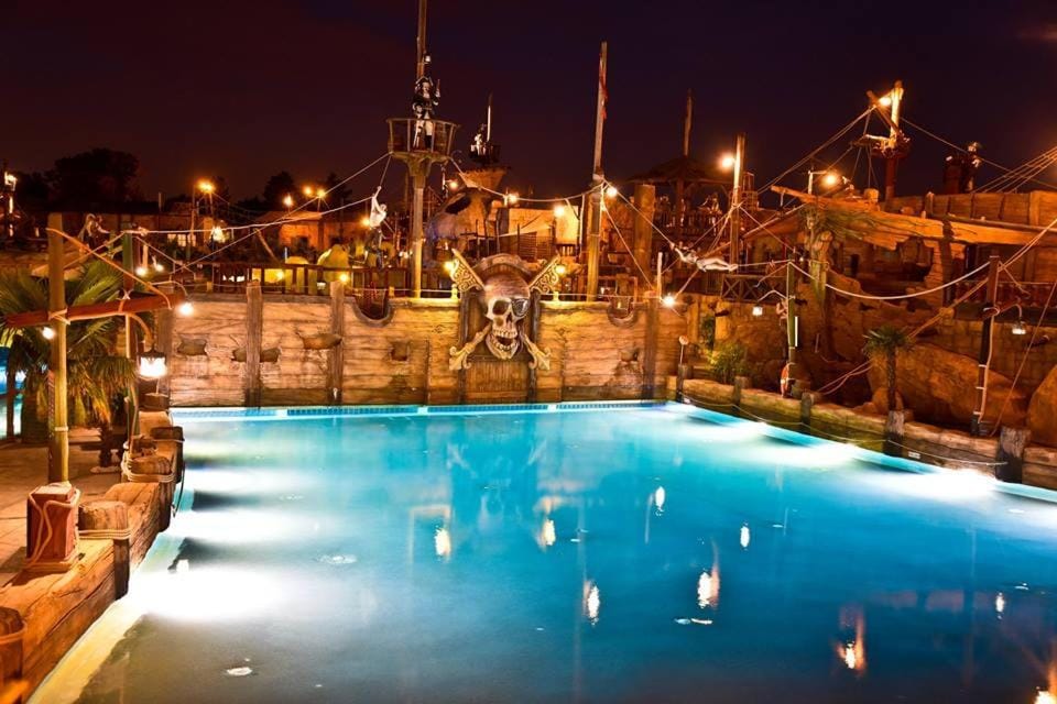 Swimming pool