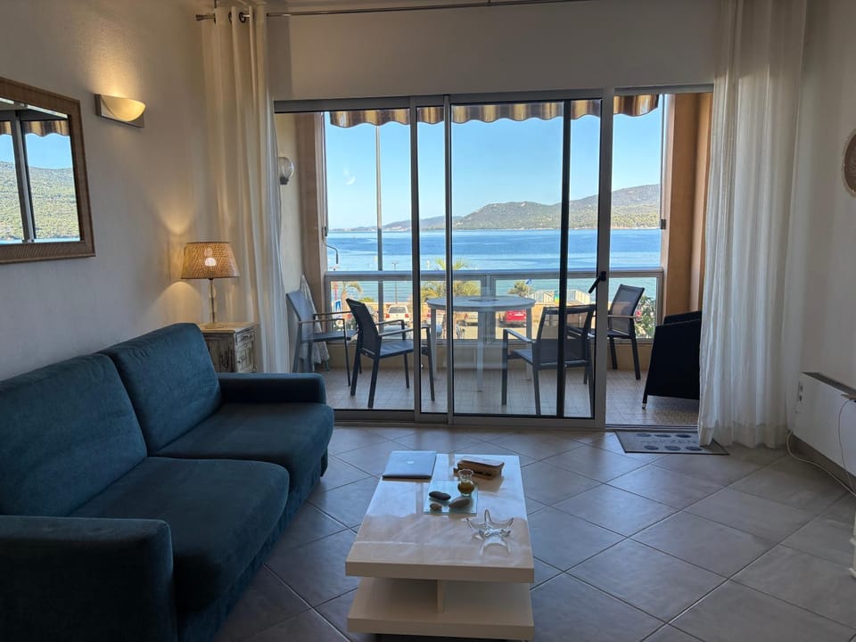 BEL appartement T1 devant la plage, face mer Apartment in Propriano