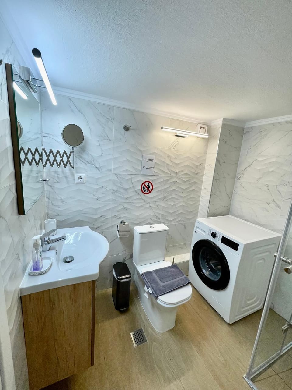 Toilet, Bathroom, washing machine