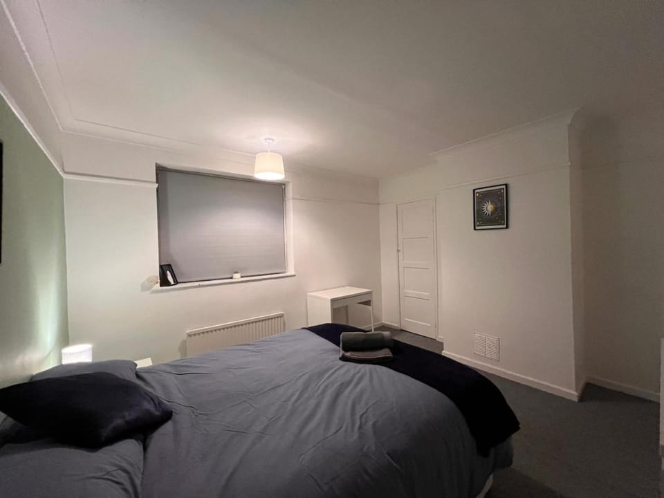 4 Bed Comfy Getaway Apartment in Norwich