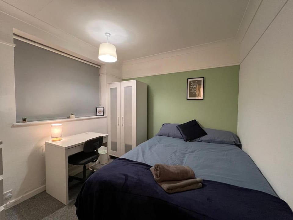4 Bed Comfy Getaway Apartment in Norwich